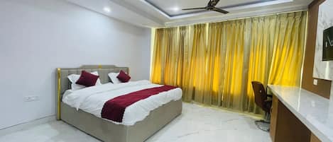 Classic Suite | Laptop workspace, free WiFi, bed sheets