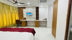 Classic Suite | Laptop workspace, free WiFi, bed sheets - sai sansthan inn (Lucknow)