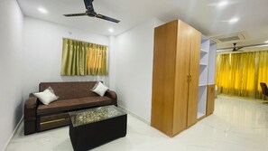 Living area - sai sansthan inn (Lucknow)