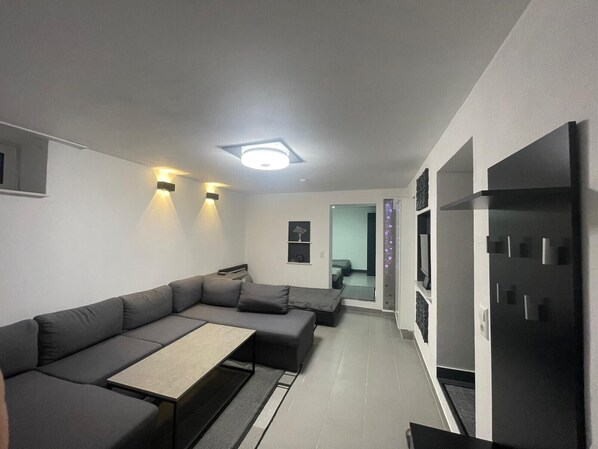 Living area - Modern & Central New-Build Apartment in Wangen Near A96 (Wangen im Allgäu)