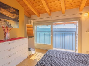2 bedrooms, iron/ironing board, Internet, bed sheets - EnjoyIseoLake - Vittoria - lake view with swimming pool (Parzanica)