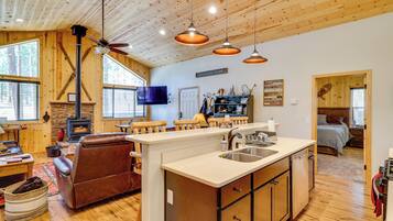 House (2 Bedrooms) | Interior