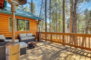 Interior - Escape to Alpine! Outstanding Cabin w/ Deck & Yard (Alpine)
