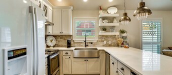 Backyard Bungalow w/ Shared Pool & Spa in Argyle