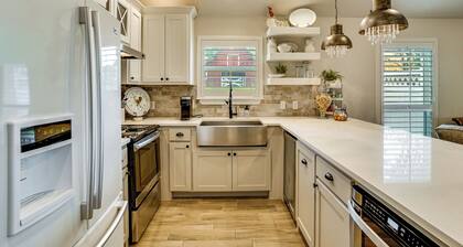Backyard Bungalow w/ Shared Pool & Spa in Argyle