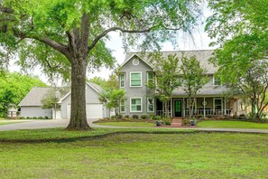 Interior - Backyard Bungalow w/ Pool & Country Views (Argyle)