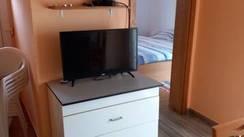 Apartamento clásico, vistas parciales al mar