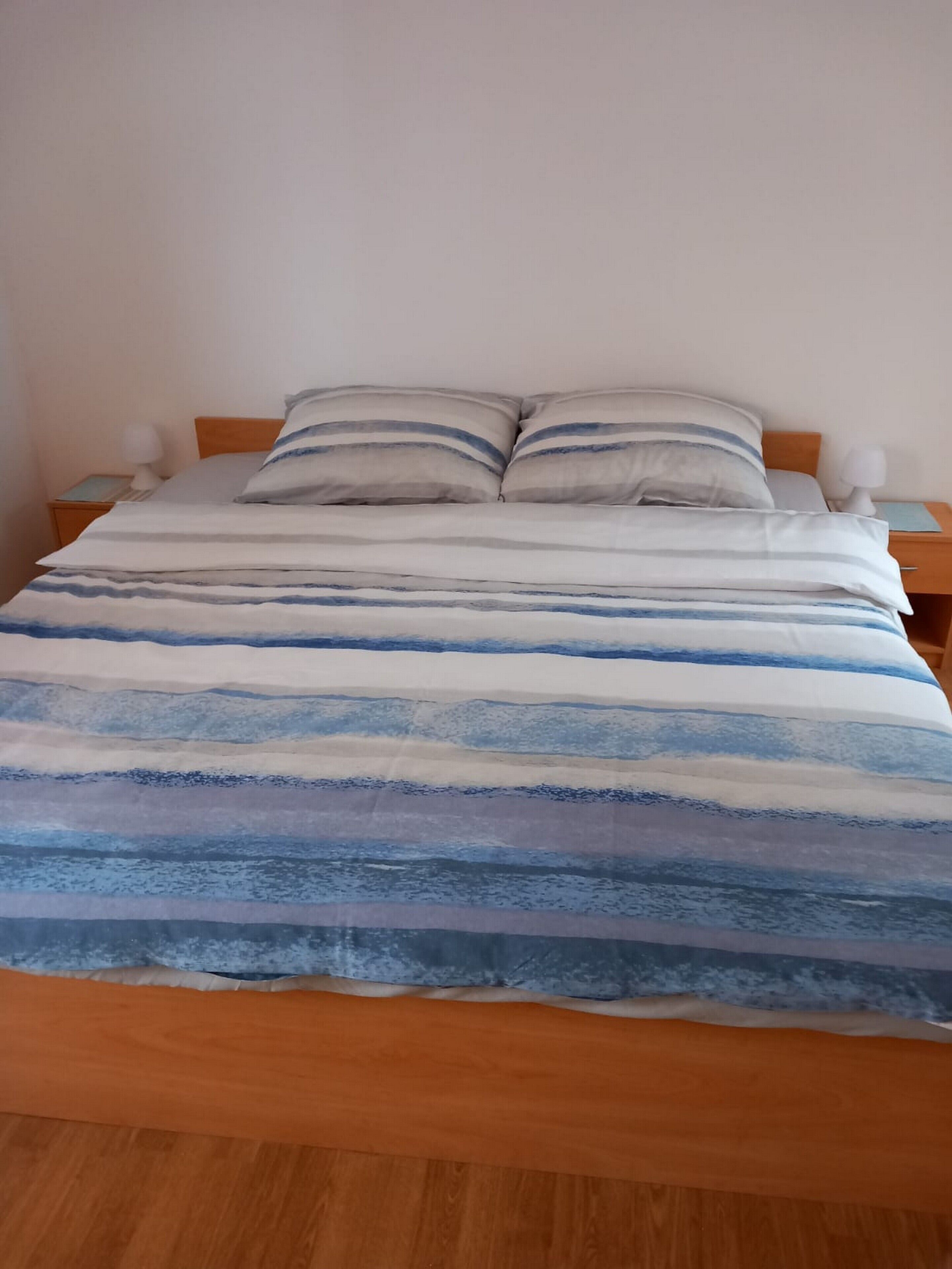 Klassiek appartement, gedeeltelijk uitzicht op zee