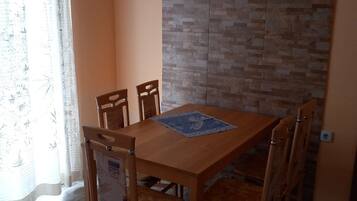 Classic Apartment, Partial Sea View | Dining