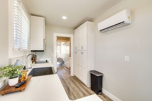 Interior - Mtn Views! Reimagined Container Home in Cedar City (Cedar City)