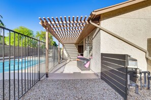 House (3 Bedrooms) | Interior - Family Desert Gem! 2 Mi to Chandler Fashion Center (Chandler)