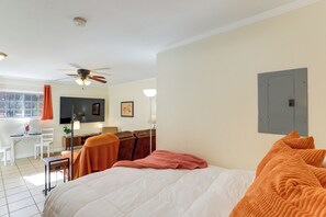 Interior - The WCU Hideout Couples Retreat 1 Mi to Campus (Sylva)