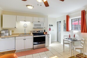 Apartment (0 Bedroom) | Interior - The WCU Hideout' Cozy Escape- 1 Mi to Campus (Sylva)