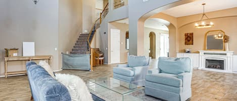 House (5 Bedrooms) | Interior