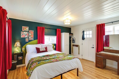 Charming & Historic! Spokane Apt Near Dtwn