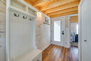 Interior - Fish, Boat, Relax! Quiet Home By Lake Cumberland (Nancy)