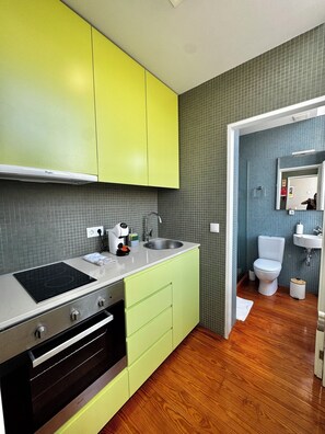 Fridge, microwave, oven, stovetop - NEW! Bolhão Cozy Nest Studio (Porto)