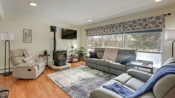 House (5 Bedrooms) | Front of property