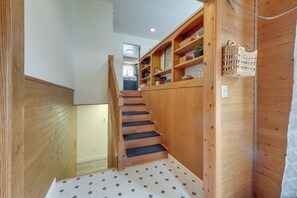 Interior - Spacious Soldotna Home: Walk to Fishing & Parks! (Soldotna)