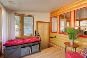 Riverfront Drake Home - 10 Mi to Estes Park! Reviews, Deals & Photos ...