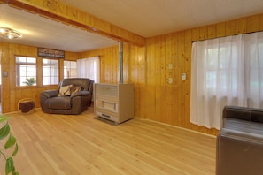 Interior - Riverfront Drake Home - 10 Mi to Estes Park! (Drake)
