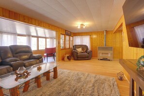 Interior - Riverfront Drake Home - 10 Mi to Estes Park! (Drake)