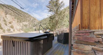 Riverfront Drake Home - 10 Mi to Estes Park!