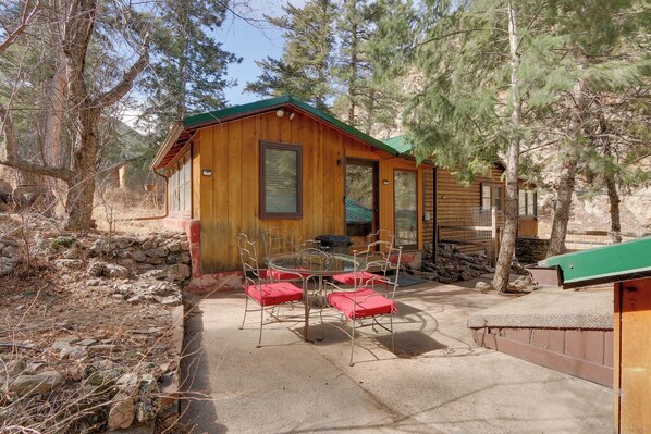 Riverfront Drake Home - 10 Mi to Estes Park! Reviews, Deals & Photos ...