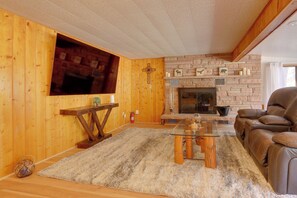 Riverfront Drake Home - 10 Mi to Estes Park! Reviews, Deals & Photos ...