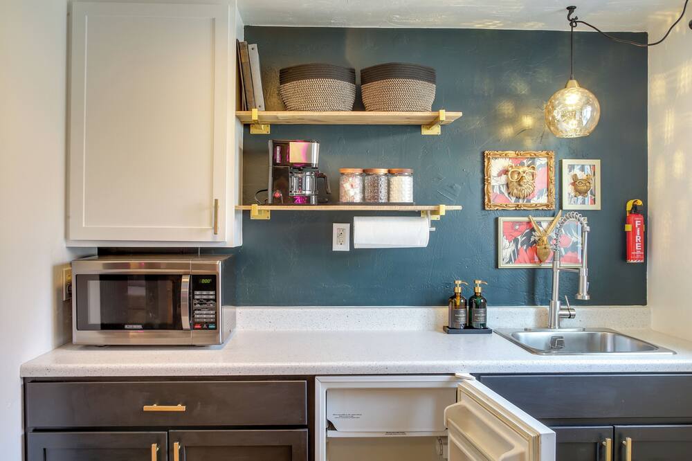Chic, Central Spokane Apt for Couples & Solo Stays - Spokane River, WA