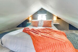 Interior - Walk to Downtown! ABQ Couple's Studio w/ Deck (Albuquerque)