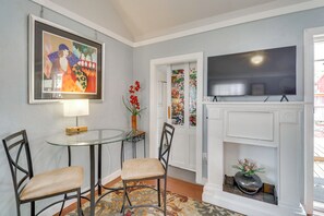 Interior - Walk to Downtown! ABQ Couple's Studio w/ Deck (Albuquerque)