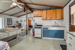 Interior - Steps to St Albans Bay! Basecamp w/ Grill (St. Albans)