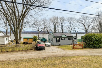 Steps to St Albans Bay! Basecamp w/ Grill