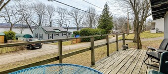 Steps to St Albans Bay! Basecamp w/ Grill