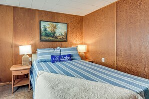 House (2 Bedrooms) | Interior - Steps to St Albans Bay! Basecamp w/ Grill (St. Albans)