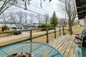 Front of property - Steps to St Albans Bay! Basecamp w/ Grill (St. Albans)