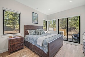 3 bedrooms, internet, bed sheets - Family Retreat with Access to Exclusive Golf (Sunriver)
