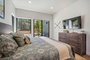 3 bedrooms, internet, bed sheets - Family Retreat with Access to Exclusive Golf (Sunriver)