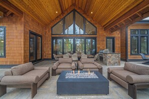 Interior - Modern Mountain Luxury with Access to Exclusive Golf (Sunriver)