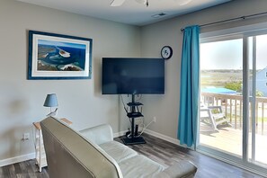 TV - Lazy Daze | Intercoastal Views + Pool Access (Surf City)