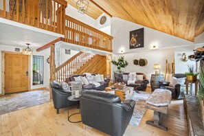 TV, fireplace, table football, ping pong - Sunriver Hideaway with Access to The Cove (Sunriver)