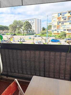 Outdoor dining - St Cyprien 5 P BEACH and PORT 5 minutes walk AIR CONDITIONING (Saint-Cyprien)