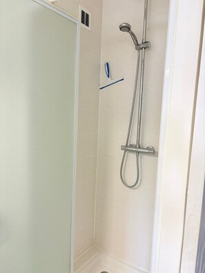 Shower, hair dryer - St Cyprien 5 P BEACH and PORT 5 minutes walk AIR CONDITIONING (Saint-Cyprien)