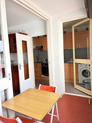 Interior - St Cyprien 5 P BEACH and PORT 5 minutes walk AIR CONDITIONING (Saint-Cyprien)