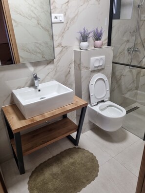 Shower, hair dryer, towels - Holiday Home A&M with pool and lakeview (Vrana)