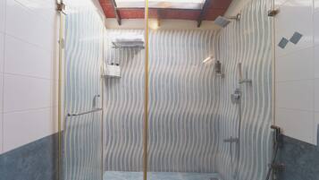 Deluxe Villa | Bathroom