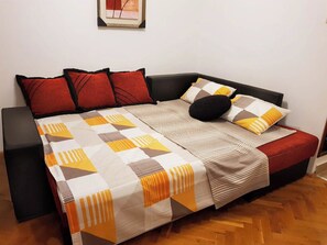 Bügeleisen/Bügelbrett, Reisekinderbett, kostenloses WLAN, Bettwäsche