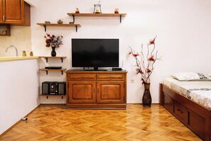 Bügeleisen/Bügelbrett, Reisekinderbett, kostenloses WLAN, Bettwäsche