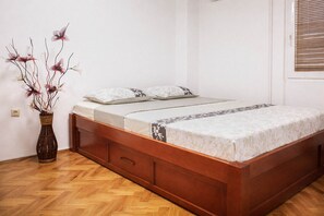 Bügeleisen/Bügelbrett, Reisekinderbett, kostenloses WLAN, Bettwäsche